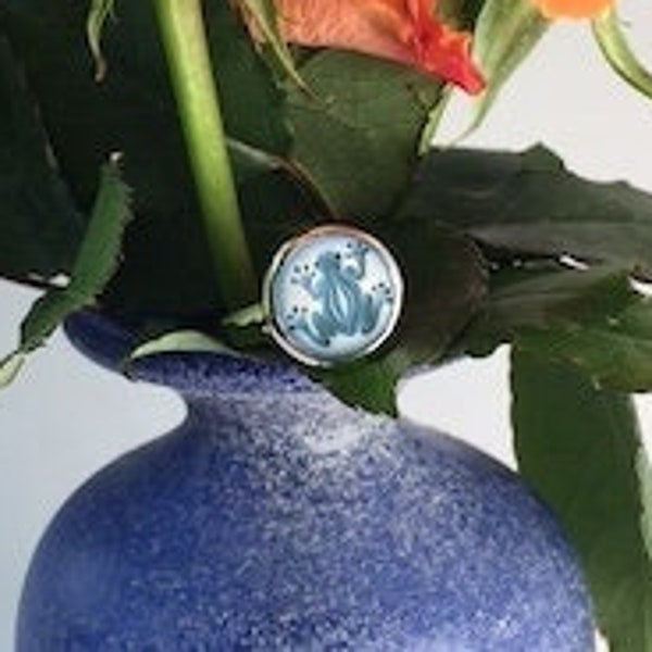 Handgemachter Ring 925er Silber mit Frosch Gemme( Achat Blau/Weiss)