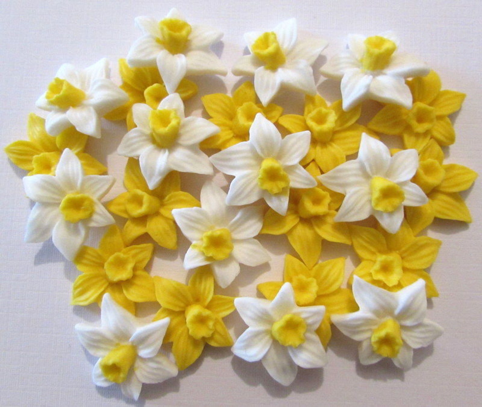 24 White & Yellow Mixed Daffodils Flowers Edible Cake Toppers Etsy UK