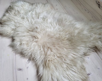 Natural sheepskin dog mat, soft long haired white sheep fur pet bed