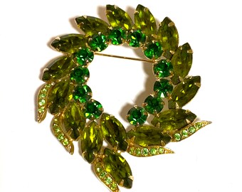 Vintage glass emerald gold filled Brooch.