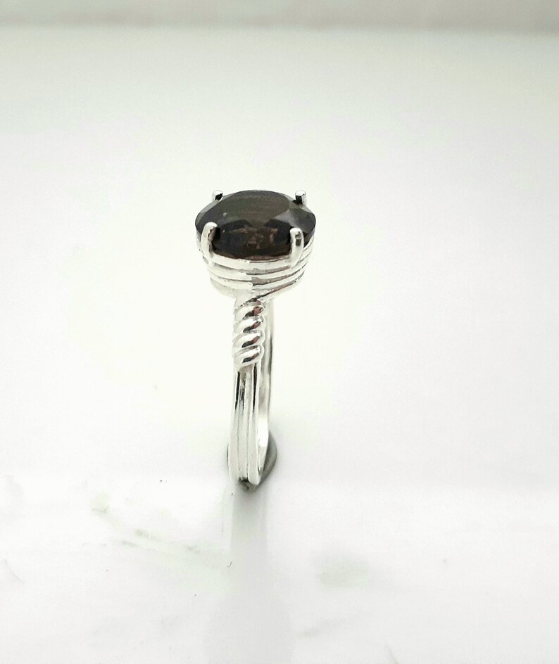Brown Colour Stylish Girl/'s Wear Stunning Look admiring Asset Hallo Smokey Quartz Gemstone Round In Shape 925 Sterling Silver Ring
