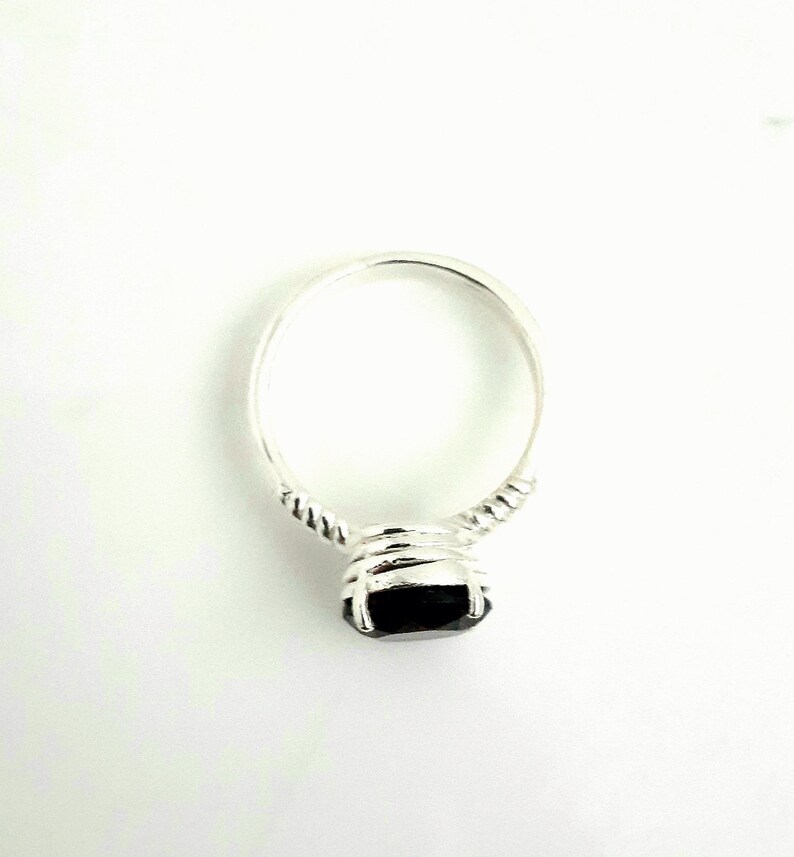 Brown Colour Stylish Girl/'s Wear Stunning Look admiring Asset Hallo Smokey Quartz Gemstone Round In Shape 925 Sterling Silver Ring