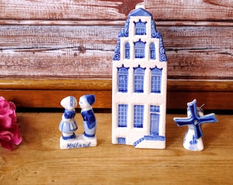 lot vintage de Delft céramique bleue moulin à vent hollandais, couple embrassant et maison de canal, figurines en céramique, cadeau de voyage