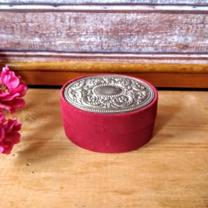 Vintage oval raspberry red and silver jewelry box, Antique jewelry box, Decorative box, Treasure box, Vintage jewelry box, Trinket box.