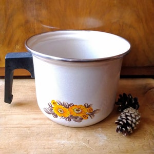 Vintage cook pan, Vintage enamelware, Enamel saucepan, Small metal pot, Enamelware, Farmhouse Decor.