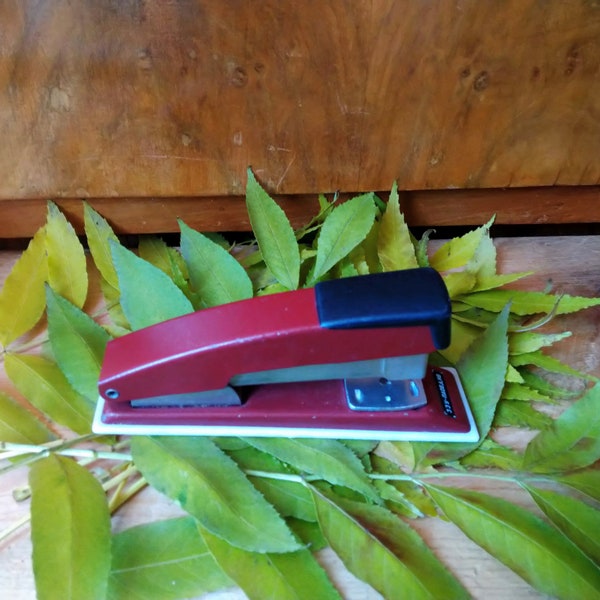 Red stapler, Swingline stapler, Vintage stapler, Metal stapler, Industrial design, Old fashioned, Office desk accessories.