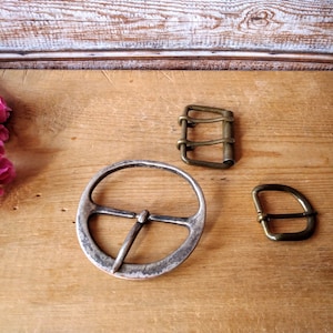 Vintage lot of 3 metal belt buckles, Old belt buckles, Craft supplies, Sewing supplies.