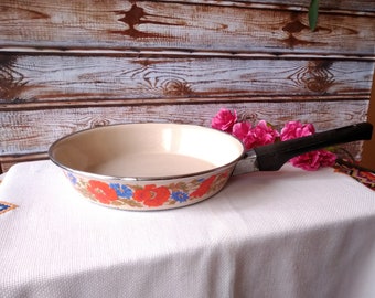 Sartén vintage de esmalte: decoración floral primitiva
