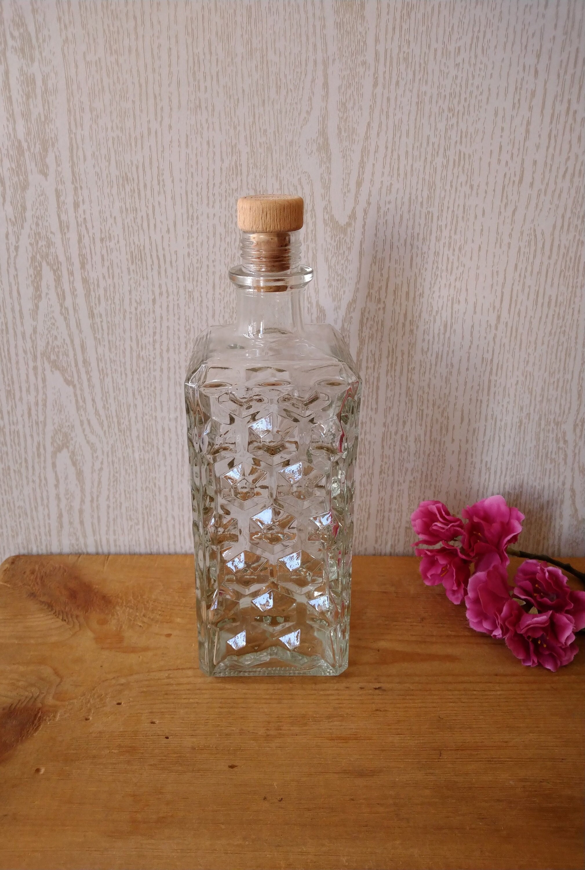 Vintage glass decanter bottle, Home bar, Glass decanter, Whiskey decanter, Bourbon gifts.