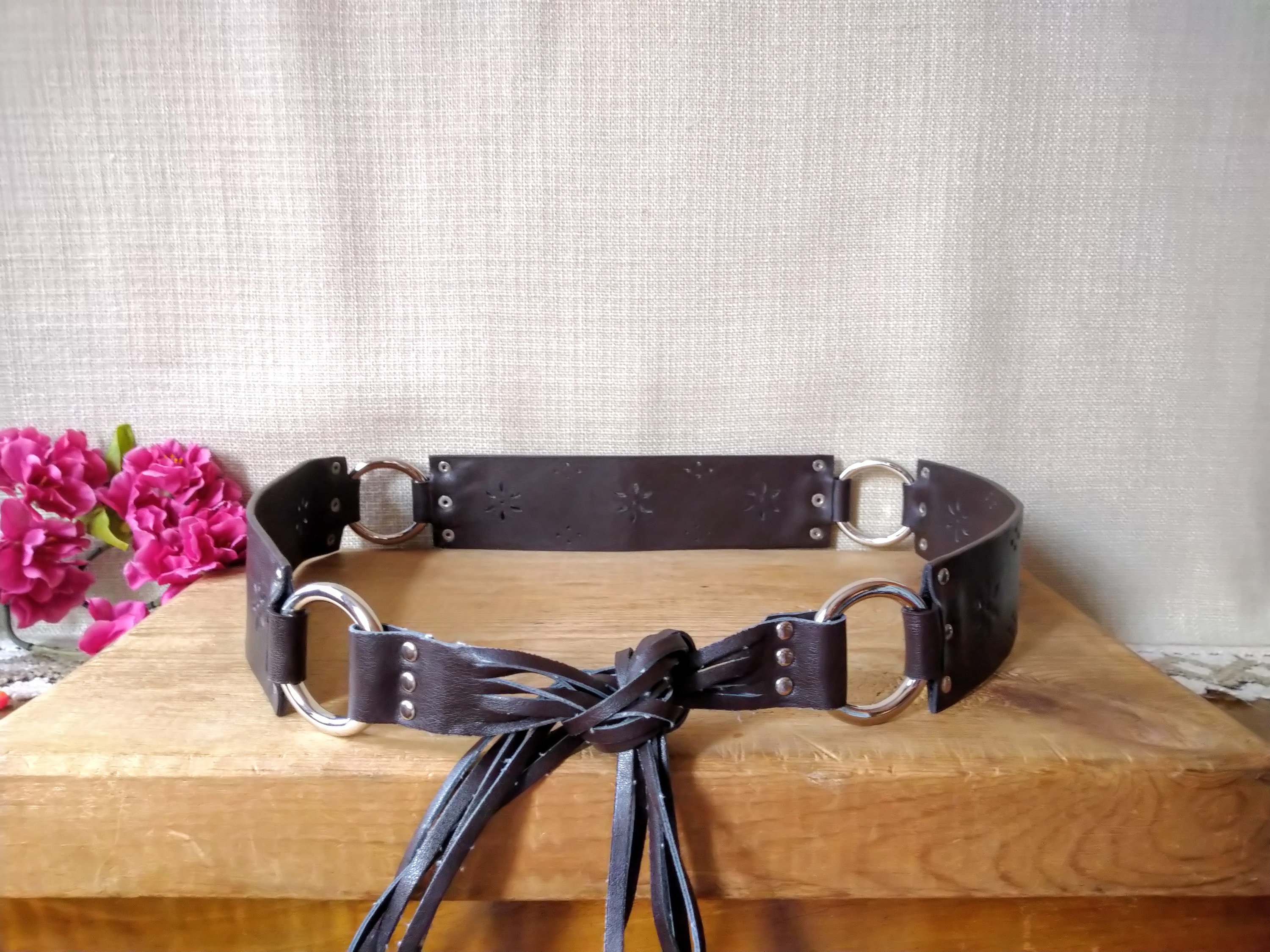 Belt with metal rings top