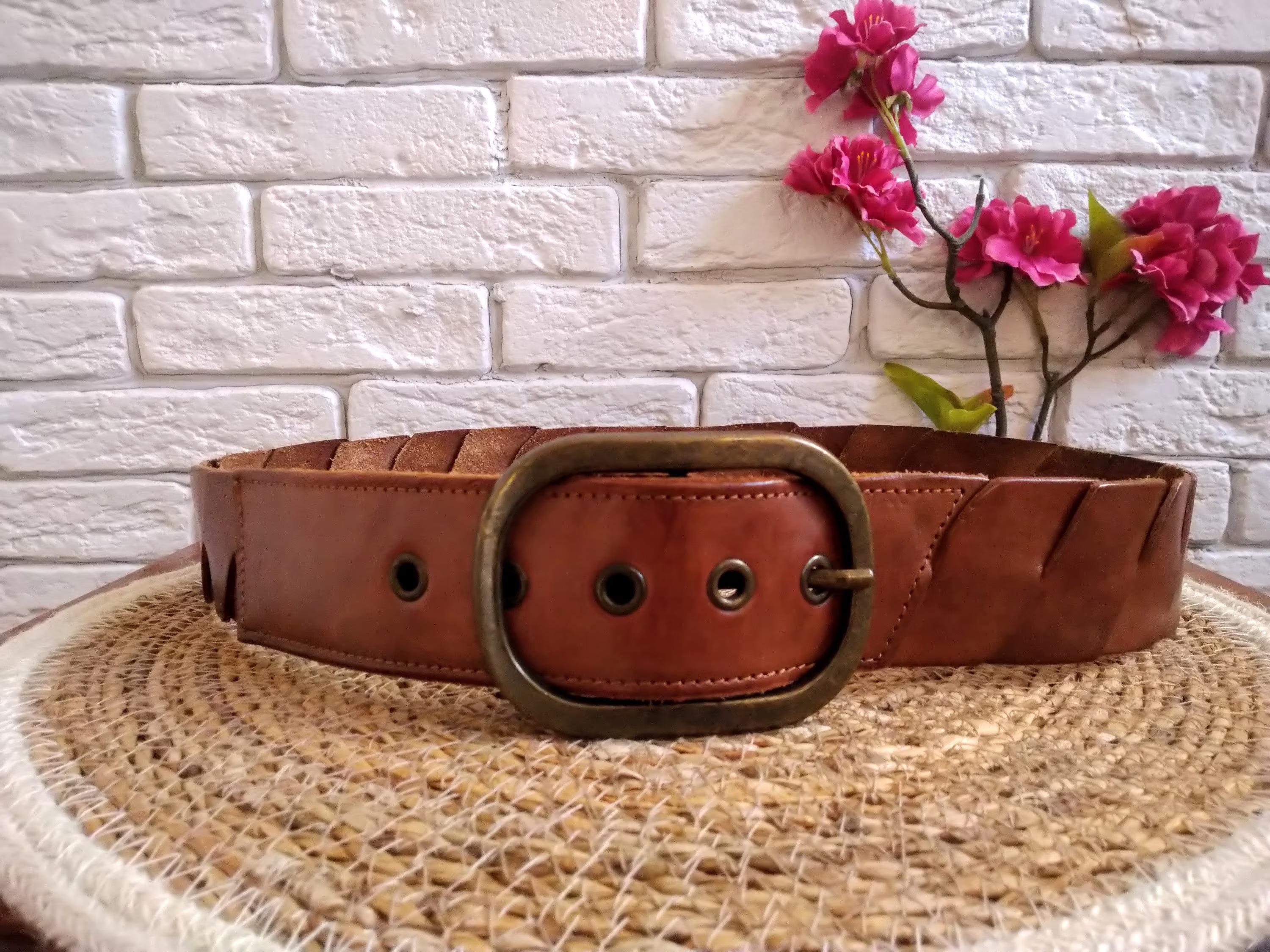 Made in France ! So chic leather and fabric belt Leather belt in Bottle Green for Women | Sandro Paris main image 4
