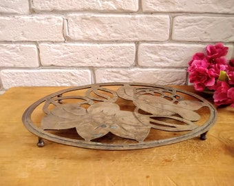 Vintage Metall Blumen Untersetzer, Topfuntersetzer, Küchendekor, Untersetzer mit Beinen.