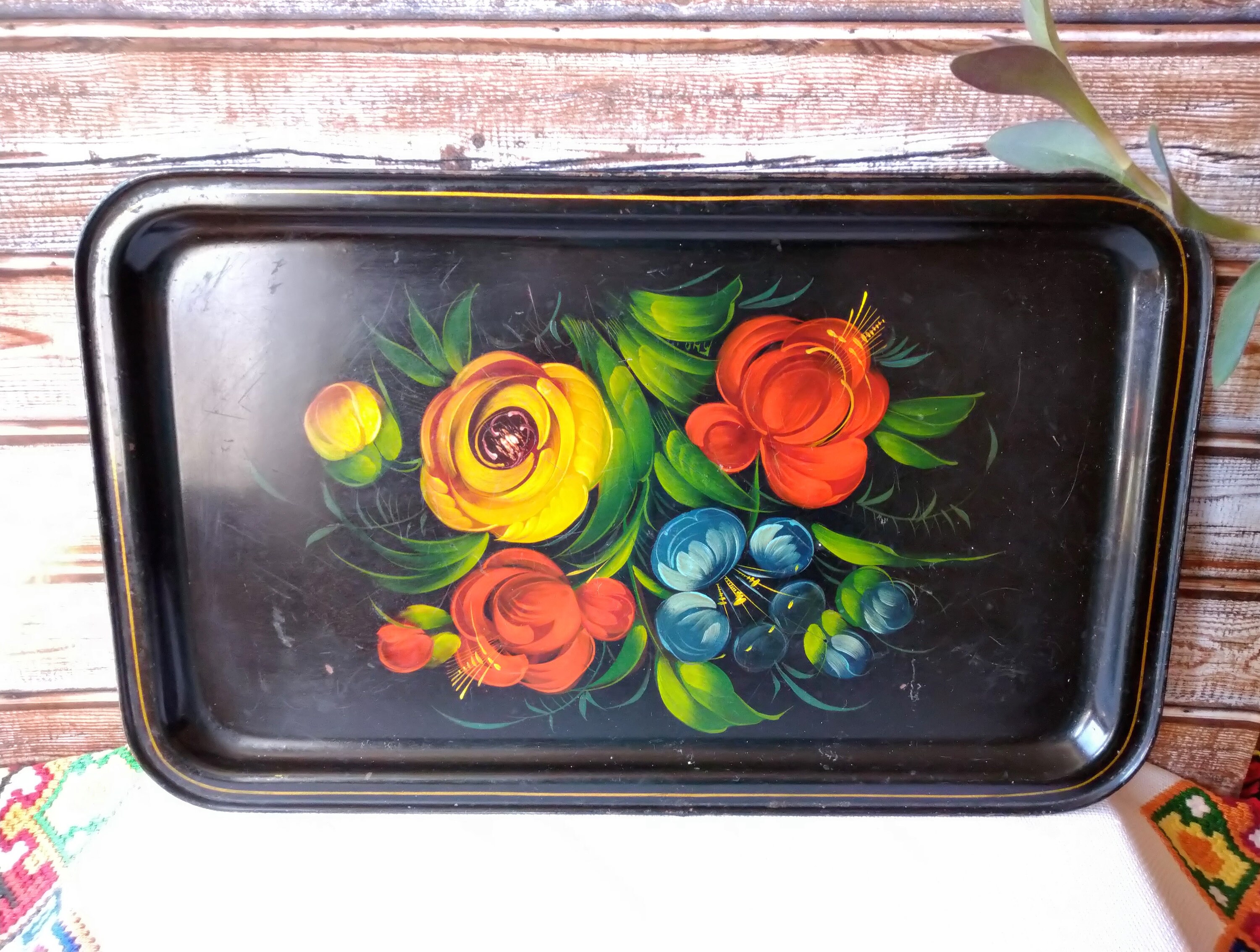 Dining & Serving Black and White flower hand painted enamel tray 13
