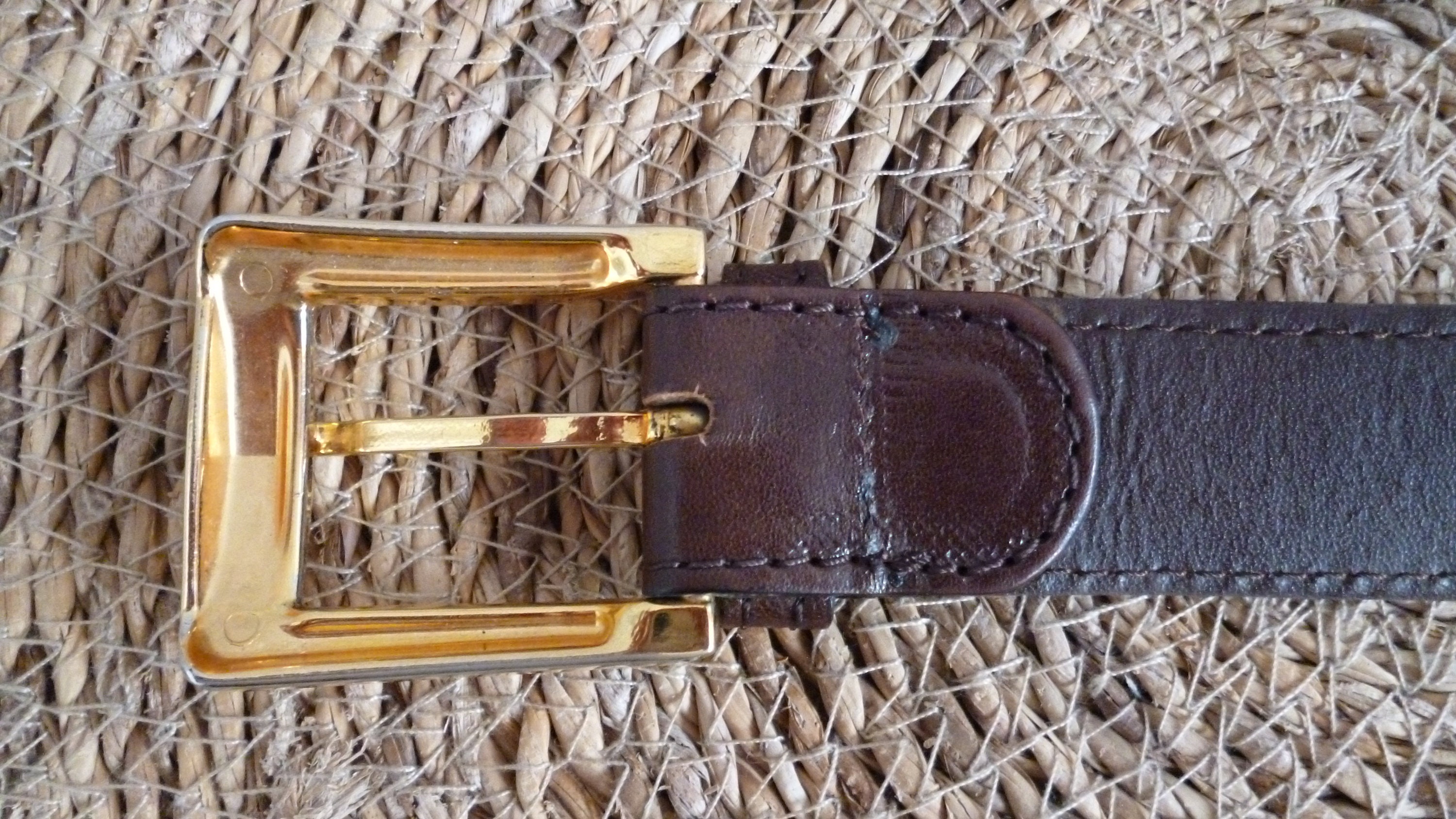 Classic Vintage Brown Leather Belt, Gold-tone Hardware  display picture 3