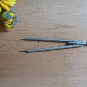 Divisor de dibujo vintage, instrumento de dibujo de precisión, herramienta de geometría, regalo para artistas y arquitectos.