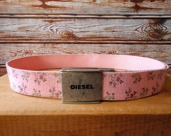 Cinturón tejido de lona rosa vintage de Diesel, Cinturón diesel, Cinturón de lona rosa con estampado de flores, Cinturón vintage.