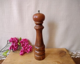 Vintage Wooden Pepper Mill: Crank Spice Grinder, Kitchen Decor