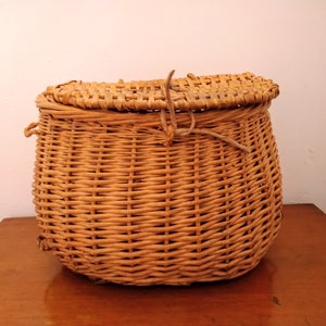 Fishing Creel Wicker Basket Hong Kong / Rare Primitive Wicker