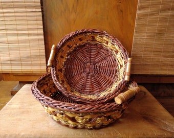 Vintage set of two low round wicker baskets, Wicker tray, Basket with handle, Storage basket, Wicker basket, Rattan basket.