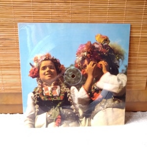 Cartolina d'epoca con canto, disco in vinile vintage anni '60, disco a 45 giri, cartolina discografica, cartolina retrò, cartolina postale.