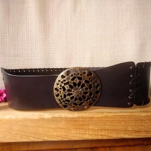 Vintage Brown Leather Belt with Round Buckle (Fits 36-40 in)