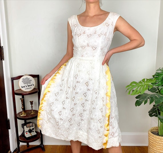 Vintage 1950s White Cotton Floral 