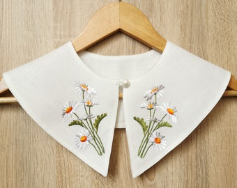 Off white embroidered Peter Pan collar, detachable collar for women. Removable linen collar with white daisies. Vintage style fake collar