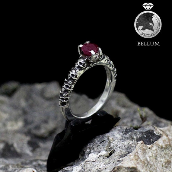 Bague La Reine Rouge Argent 925 Veritable Rubis 0 7 Ct Femme Mariage Noces Fiancailles Alternative Fait Main Cranes Skulls Gothique Rock Etsy France