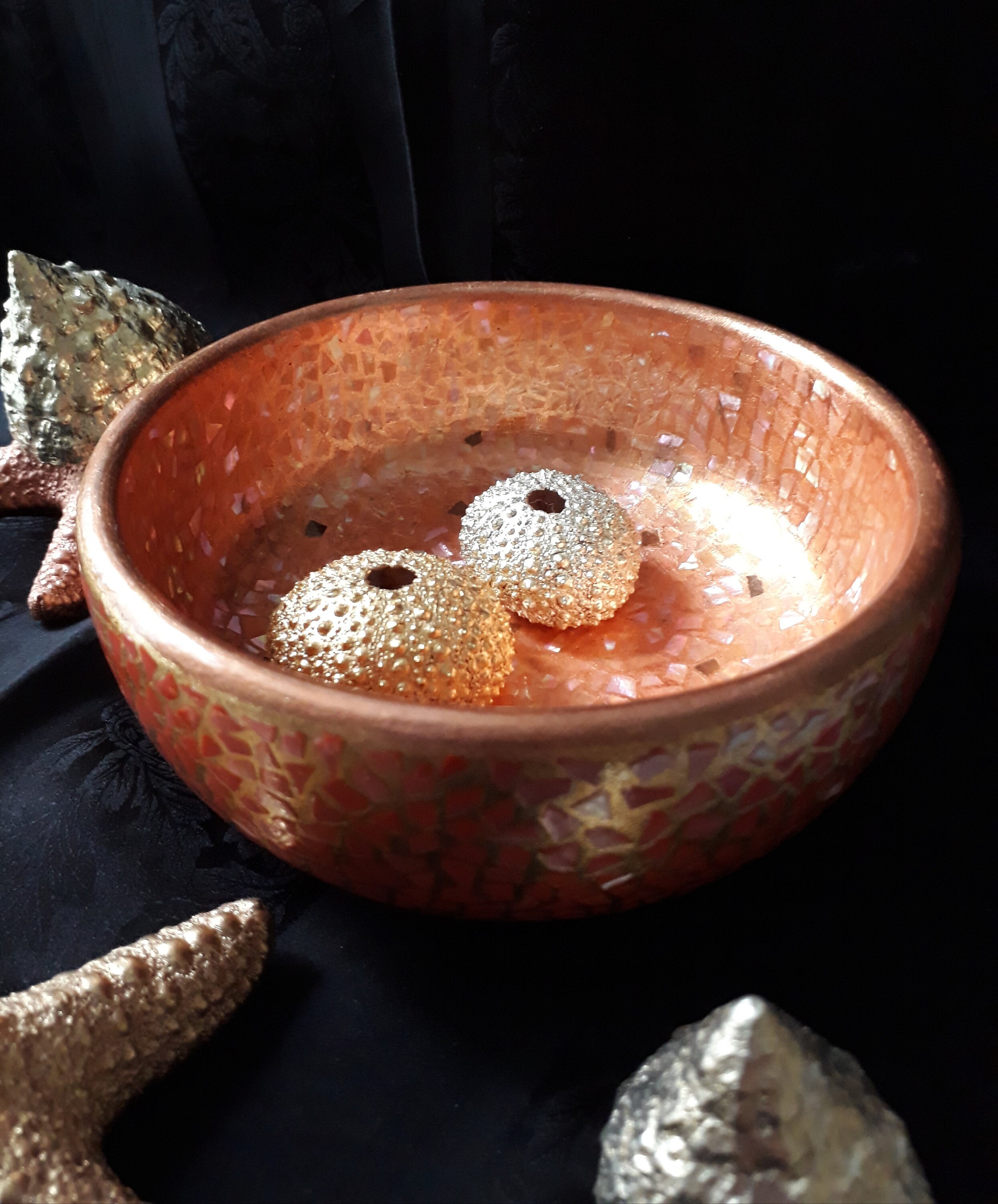 Coupe en Bois Dorée avec Incrustation de Nacre