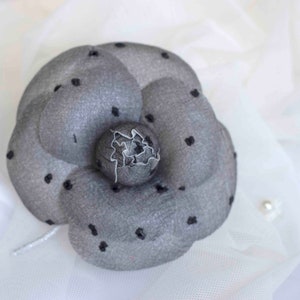 Broche de flor de lunares, prendedor de flor de tela hecho a mano