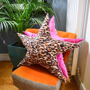 LARGE Leopard print Star cushion, pink crushed velvet, Living room, Kids room, Bedroom, Decorative pillow, soft pillow, cushions