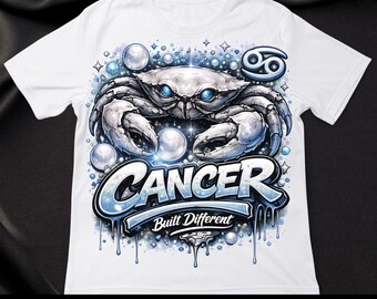 Könnte beinhalten: Weißes T-Shirt mit einer detaillierten Illustration einer Krabbe mit blauen Augen, umgeben von Blasen und Sternen. Das Wort "CANCER" ist in einer stilisierten Schriftart dargestellt, darunter der Satz "Built Different". Der Text oben lautet "ASTROLOGY SIGN PNG".