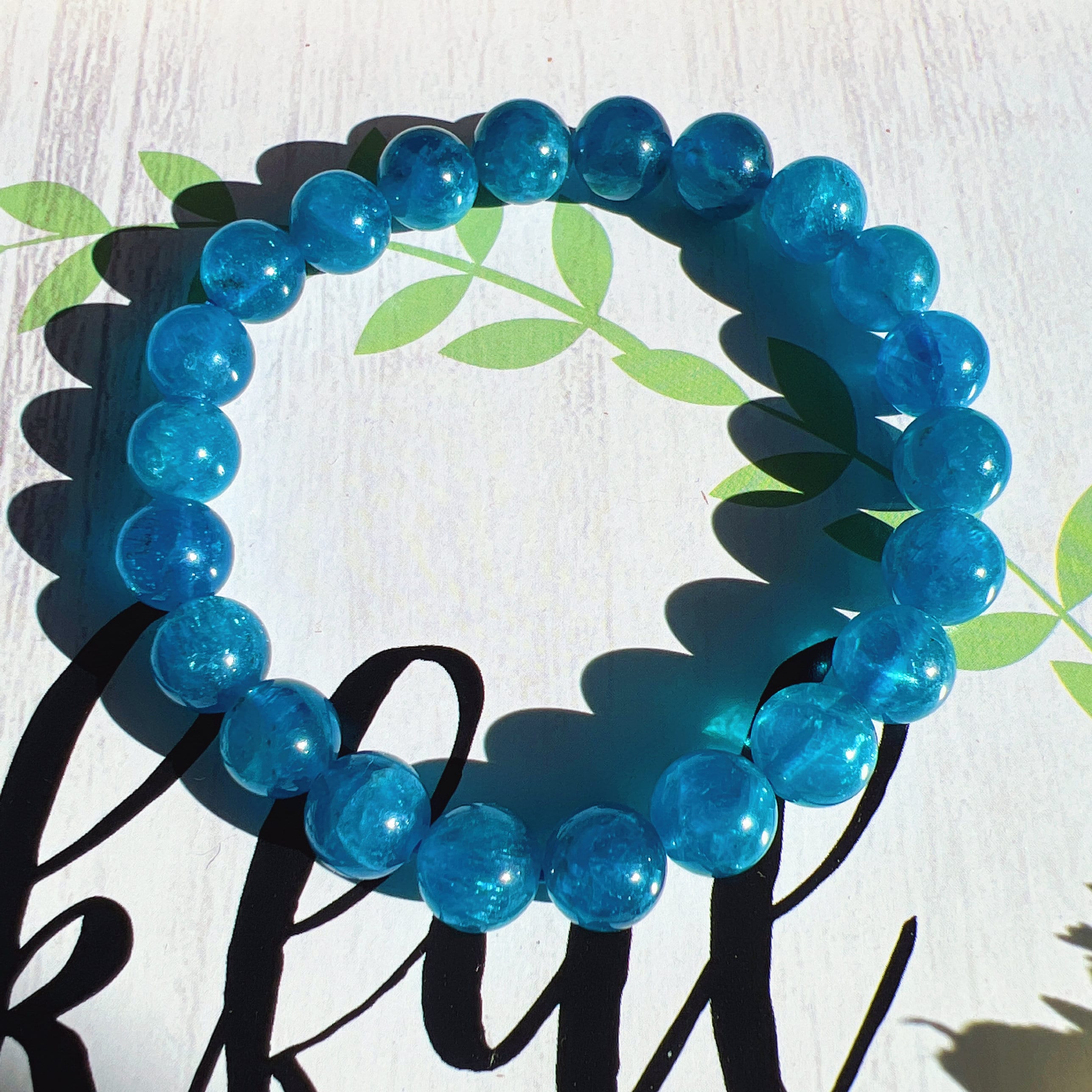 マダガスカル産モロキサイト 8.5 mm ラウンドビーズブレスレットのハイ