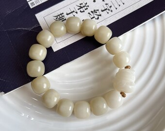 Braccialetto di perline di radice di Bodhi di alta qualità, 3 anni, naturale, invecchiato, verde chiaro, 13 mm, con design a forma di gattino con denaro intagliato; Mala Pray