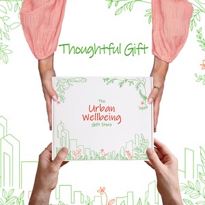 Cesta de regalo sin gluten, pasteles, galletas y snacks. Un detalle para celíacos. imagen 7