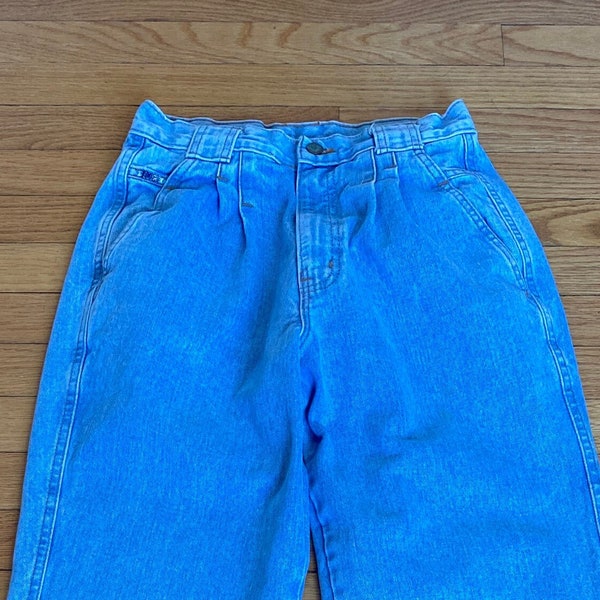 80s Chic Jeans, Vintage Denim, High Waist, Mom Jeans, Light Blue Wash, Tapered Leg, Front Pockets, Music Festival Fashion Trends