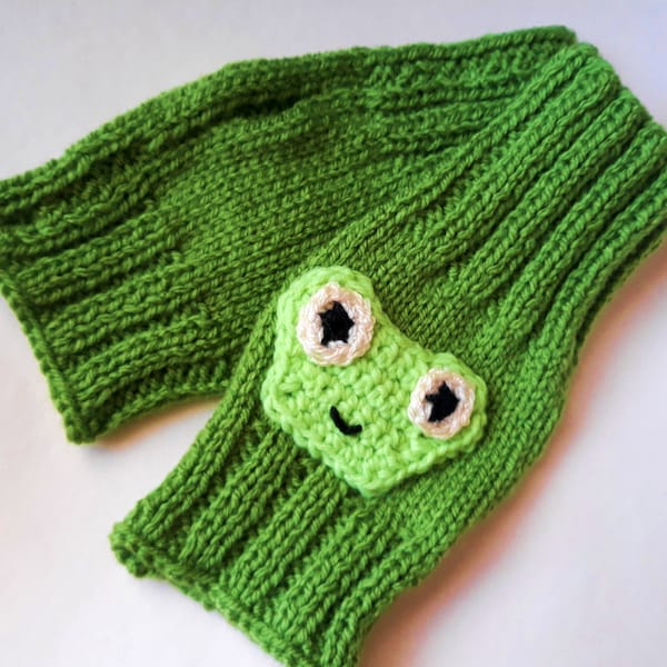 Handmade sleeveless frog gloves