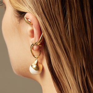 Adjustable 18k Yellow Gold Vermeil Gold Ear Cuff, White Pearl, Devotion Collection image 4