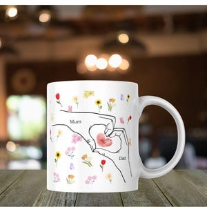 Taza personalizada con forma de corazón y mano familiar, con plantilla para envolver regalos para 1 a 3 niños - Diseño para mamá y papá (png, pdf)