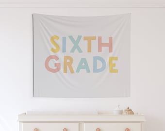 Tapiz del primer día de sexto grado, pancarta fotográfica de regreso a clases, letrero del primer día de clases, decoración de pared para el aula, idea de regalo para maestros.