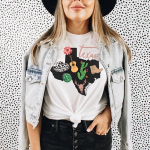 Texas Shirt, Cow Print Cowgirl Hut, Western Shirt, Texas Home Shirt, Texas Map Shirt, Texas Lover, Texas Pride Shirt, Süßes Texas Boho Shirt