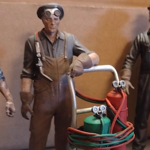 Unpainted Welding figure in 7/8ths or 20.3