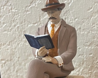 Unpainted Lifelike 20.3 scale Model seated man 4 Figure