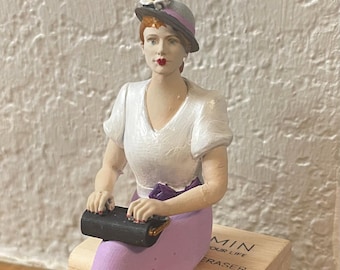 Unpainted lifelike 7/8ths seated lady 02