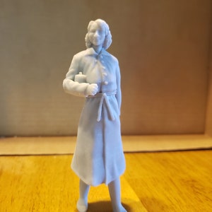 Unpainted Lifelike Model walking women Figure, 7/8ths scale for G scale Garden Railway