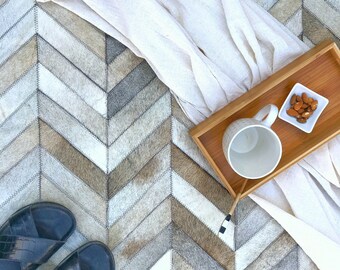 Cowhide rug, round herringbone cowhide patchwork carpet 70"