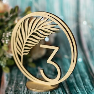 Tropische Tischnummern - Goldene Tischnummer Schilder aus Holz - Tropische Hochzeit Tischnummern - Personalisierte Tischnummern - Botanische Hochzeit