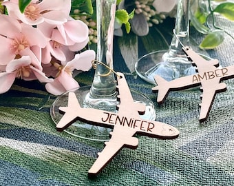 Breloques pour vin avion - étiquettes pour boissons avion personnalisées - marque-places avion - décoration de mariage à destination de l'aviation - décorations de table