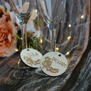 Personalized Tropical Wine Charms - Custom Wooden Hawaii Party Decorations - Hibiscus Place Card - Wedding Place Cards - Favors