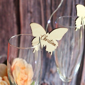 Gepersonaliseerde vlinderglaslabels - vlinderglasmarkeringen - aangepaste feestdecoraties - tafeldecoratie bruiloft - wijnbedels - naamkaartjes